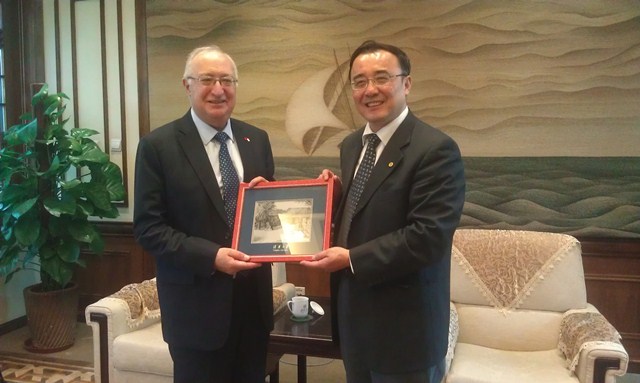 Prof Manuel Trajetenberg and vice president of Tsinghua Uni Xie Weihe